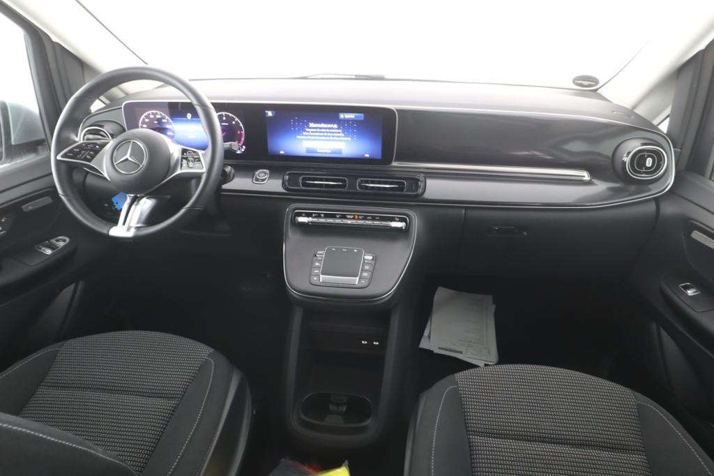 Mercedes-Benz V 220