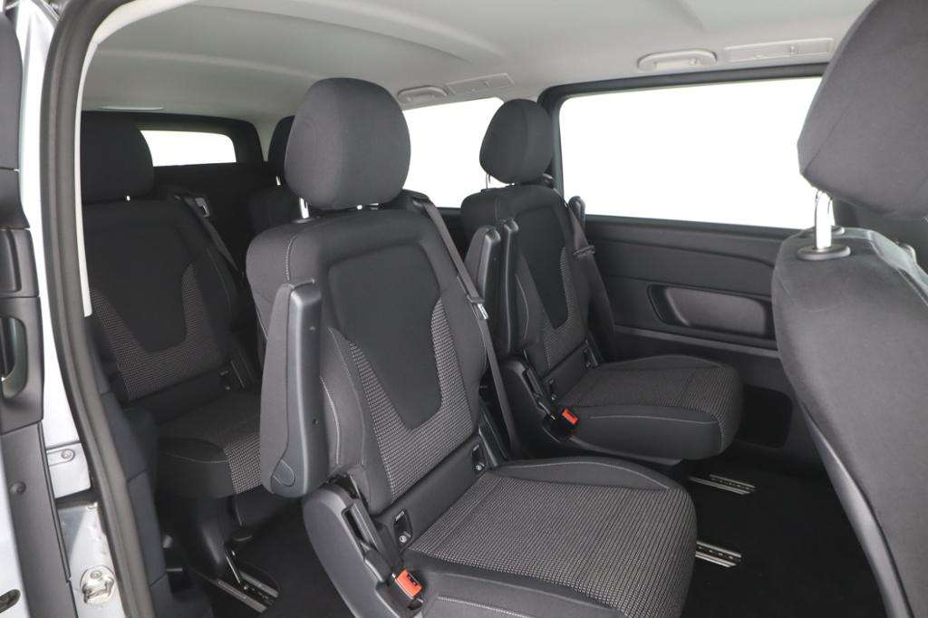 Mercedes-Benz V 220