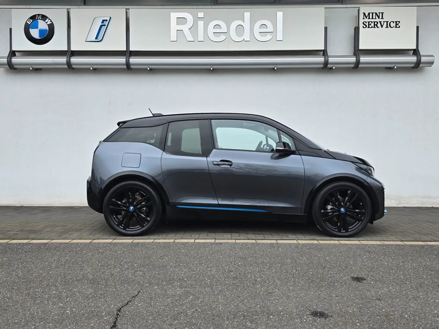 BMW i3 s (120 Ah), 135kW Navi Drivass+ PDC adapLED Grau - 2