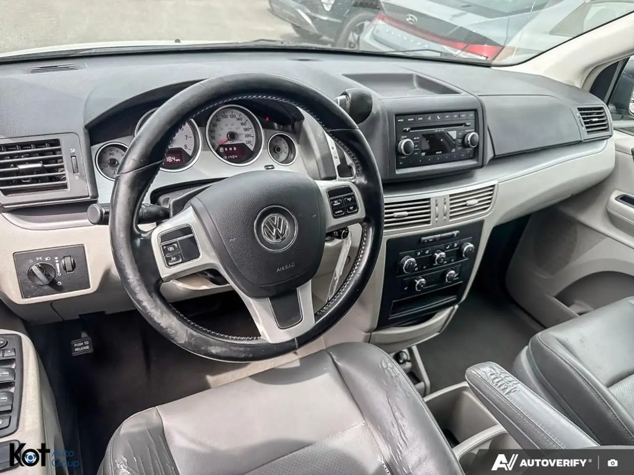 Volkswagen Routan снимка Volkswagen Routan