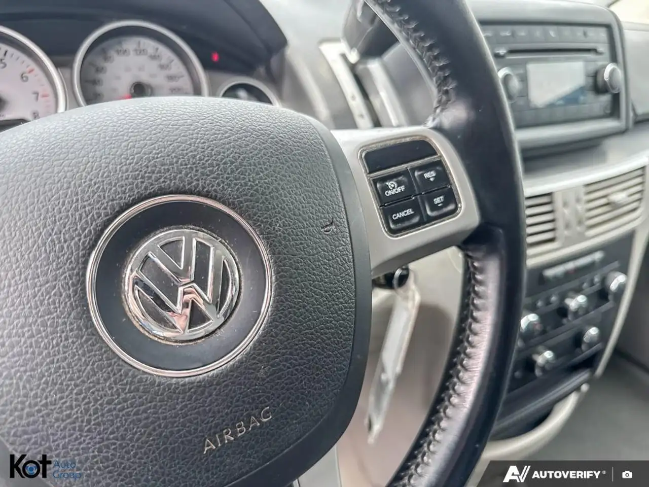 Volkswagen Routan снимка Volkswagen Routan