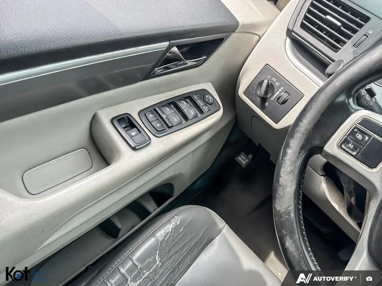 Volkswagen Routan снимка Volkswagen Routan