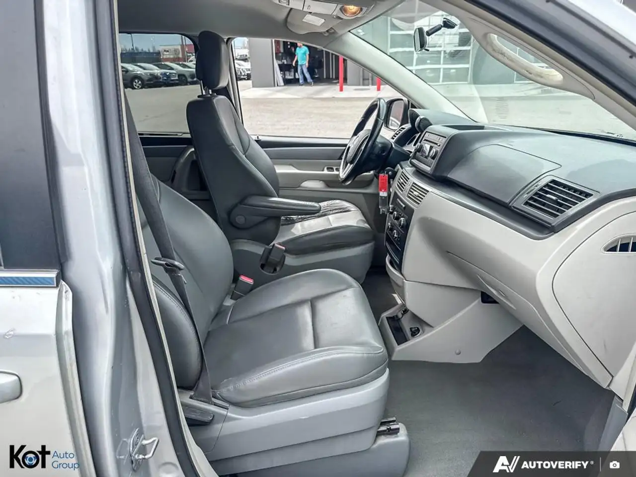 Volkswagen Routan снимка Volkswagen Routan