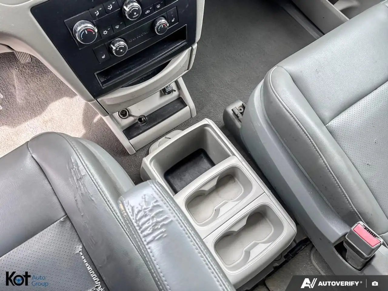 Volkswagen Routan снимка Volkswagen Routan