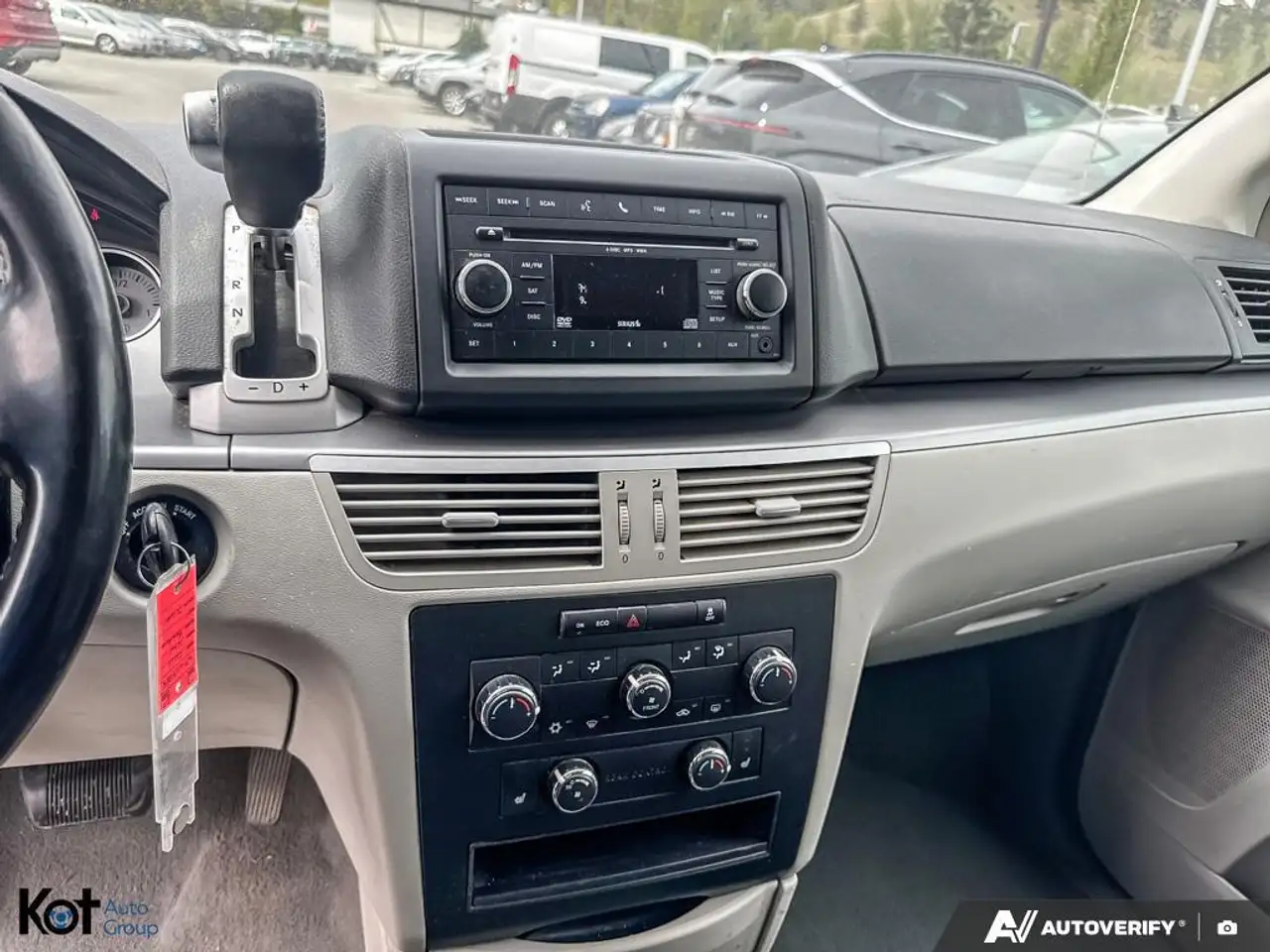 Volkswagen Routan снимка Volkswagen Routan