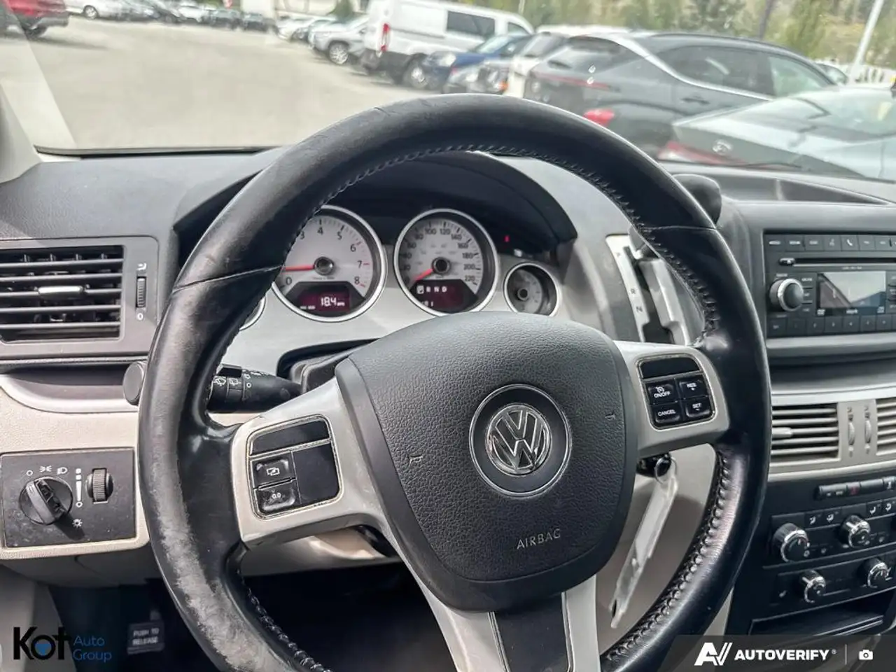 Volkswagen Routan снимка Volkswagen Routan