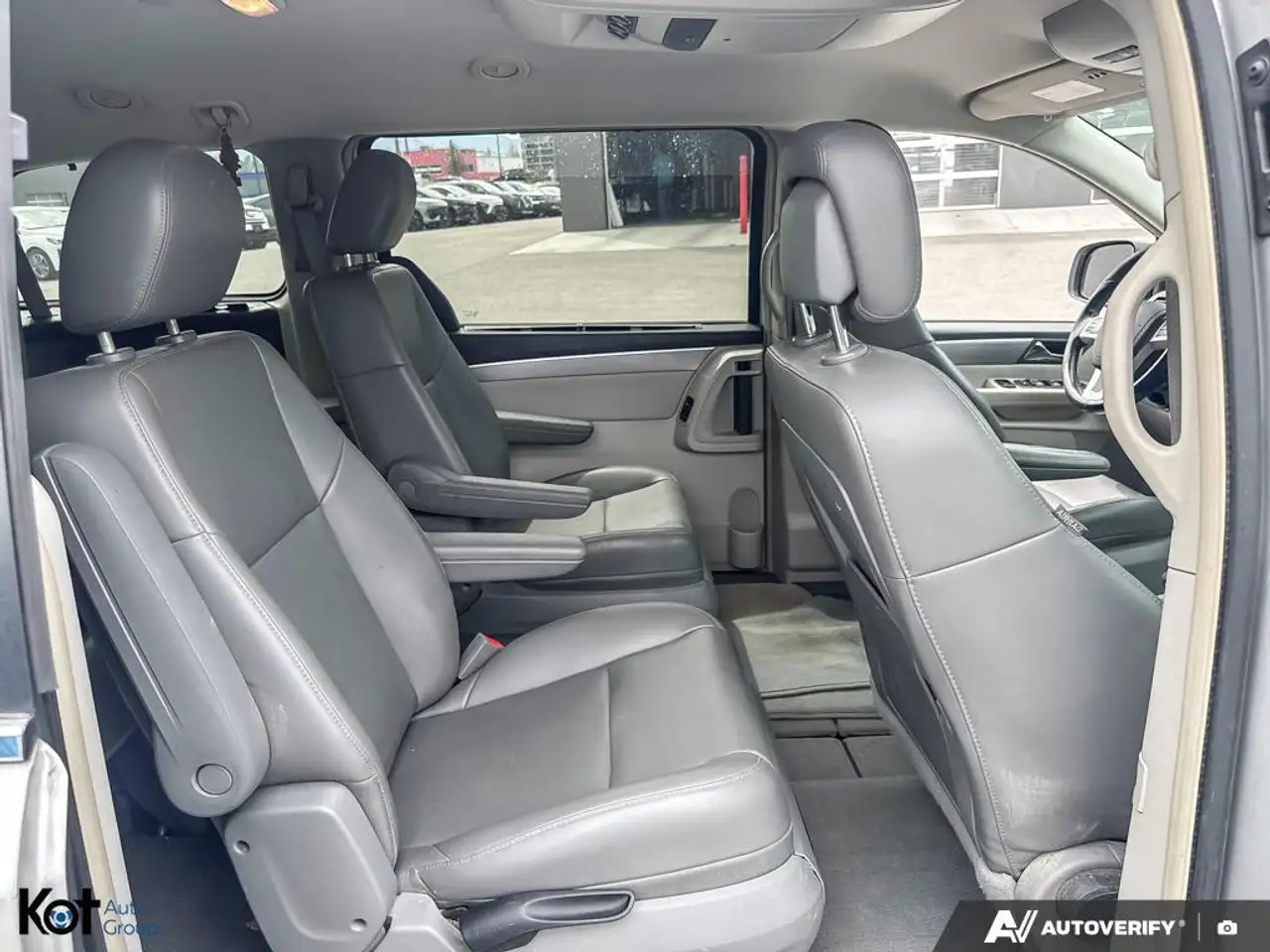 Volkswagen Routan снимка Volkswagen Routan
