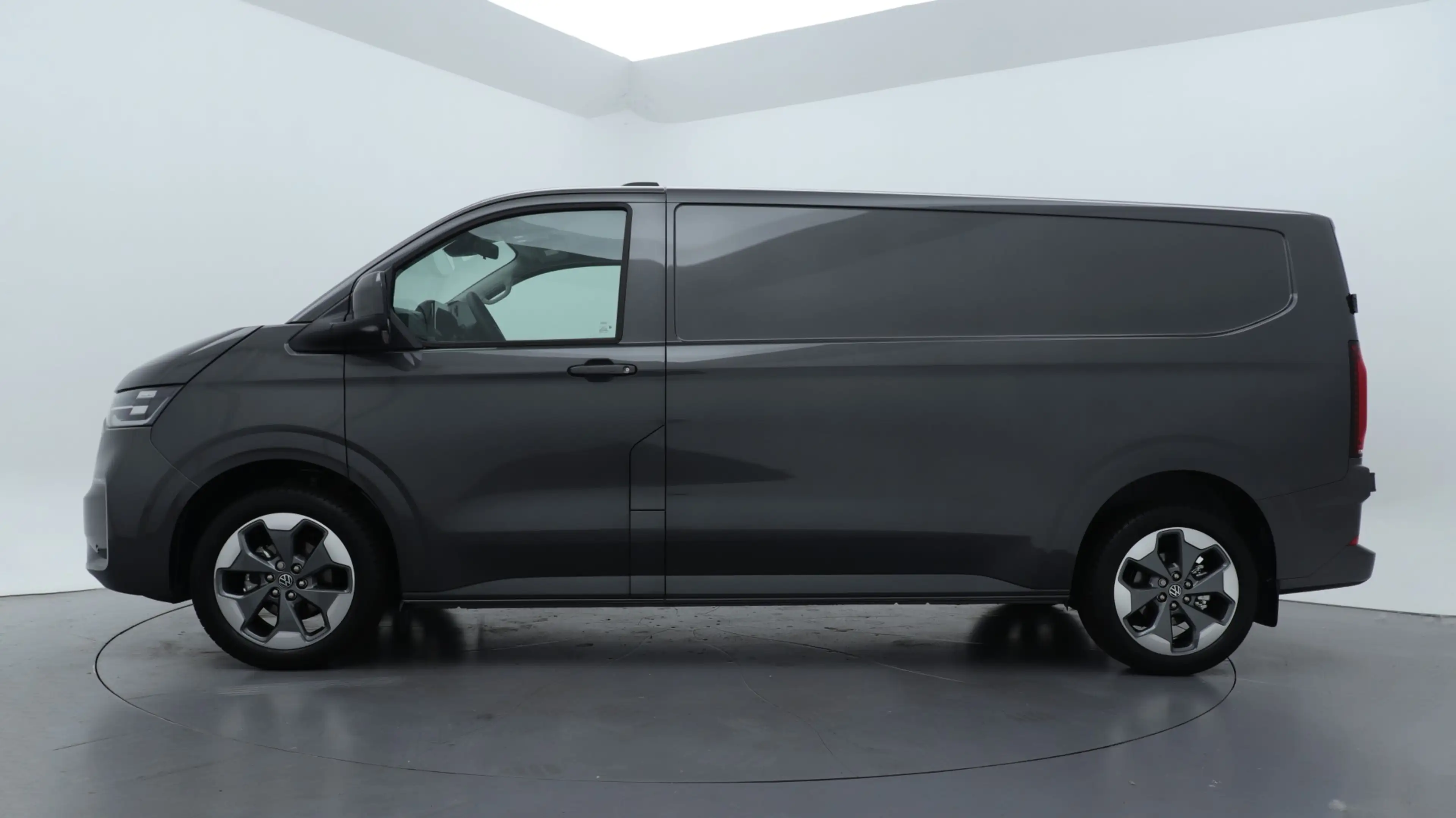 Volkswagen Transporter e-Transporter L2H1 64kWh 218pk RWD Bulli / Demonst — photo 4
