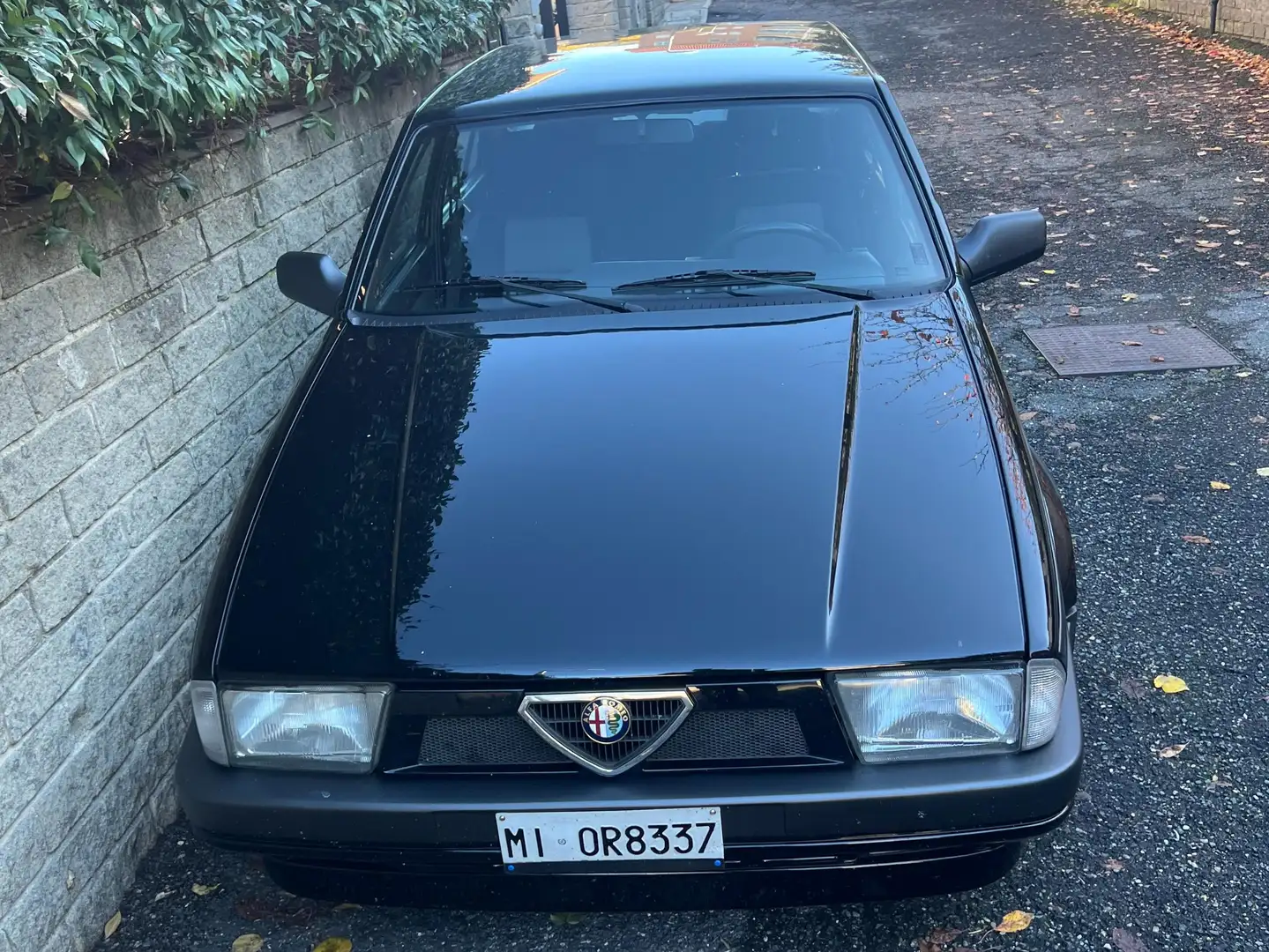 Alfa Romeo 75 75 2.0i Twin Spark (Air Condition) Targa MI Schwarz - 2