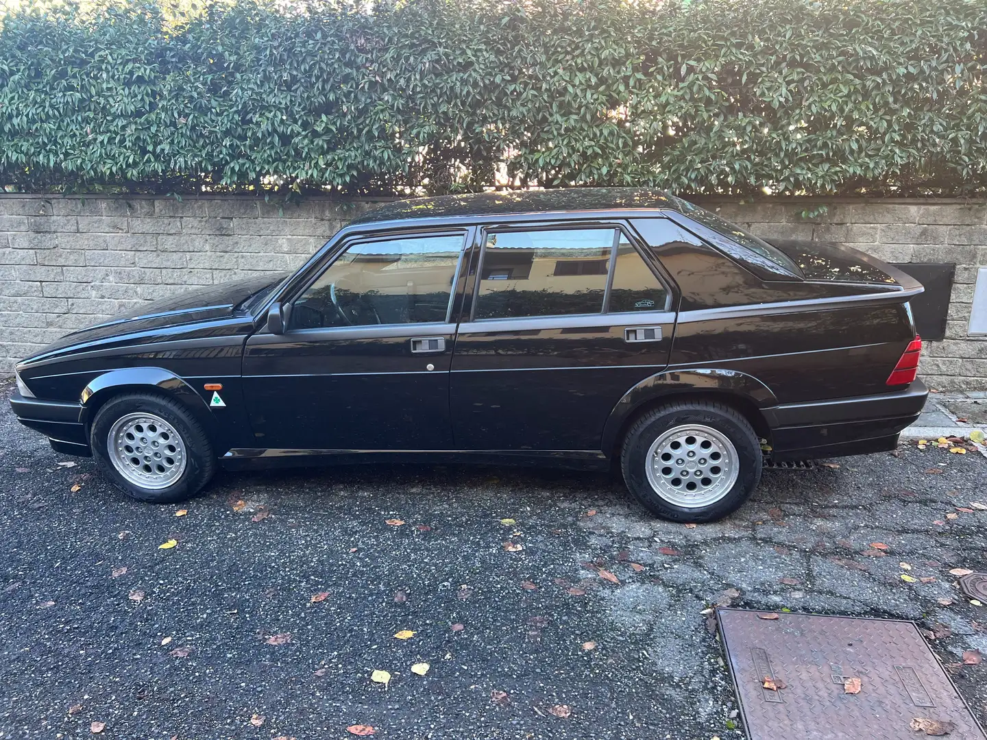 Alfa Romeo 75 75 2.0i Twin Spark (Air Condition) Targa MI Schwarz - 1