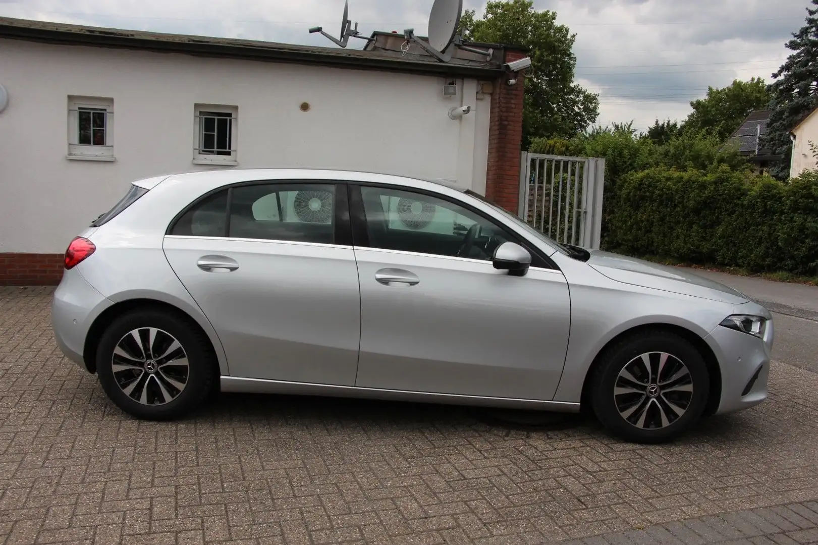 Mercedes-Benz A 200 NAVI*PDC-KAMERA* / 59562 Argento - 2
