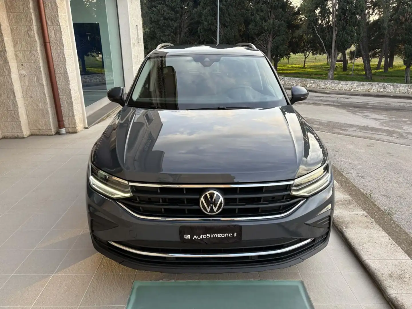 Volkswagen Tiguan 2.0 TDI 150 CV SCR DSG Life Grigio - 2