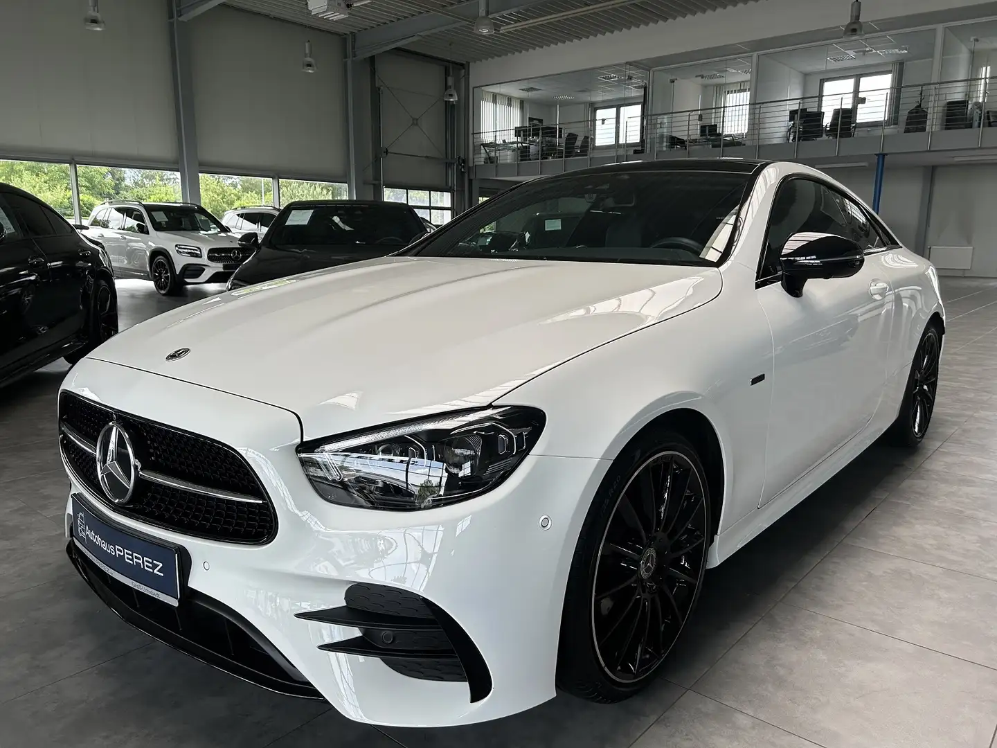 Mercedes-Benz E 220 d Coupe AMG NIGHT EDITION-PANORAMA-360° Alb - 2