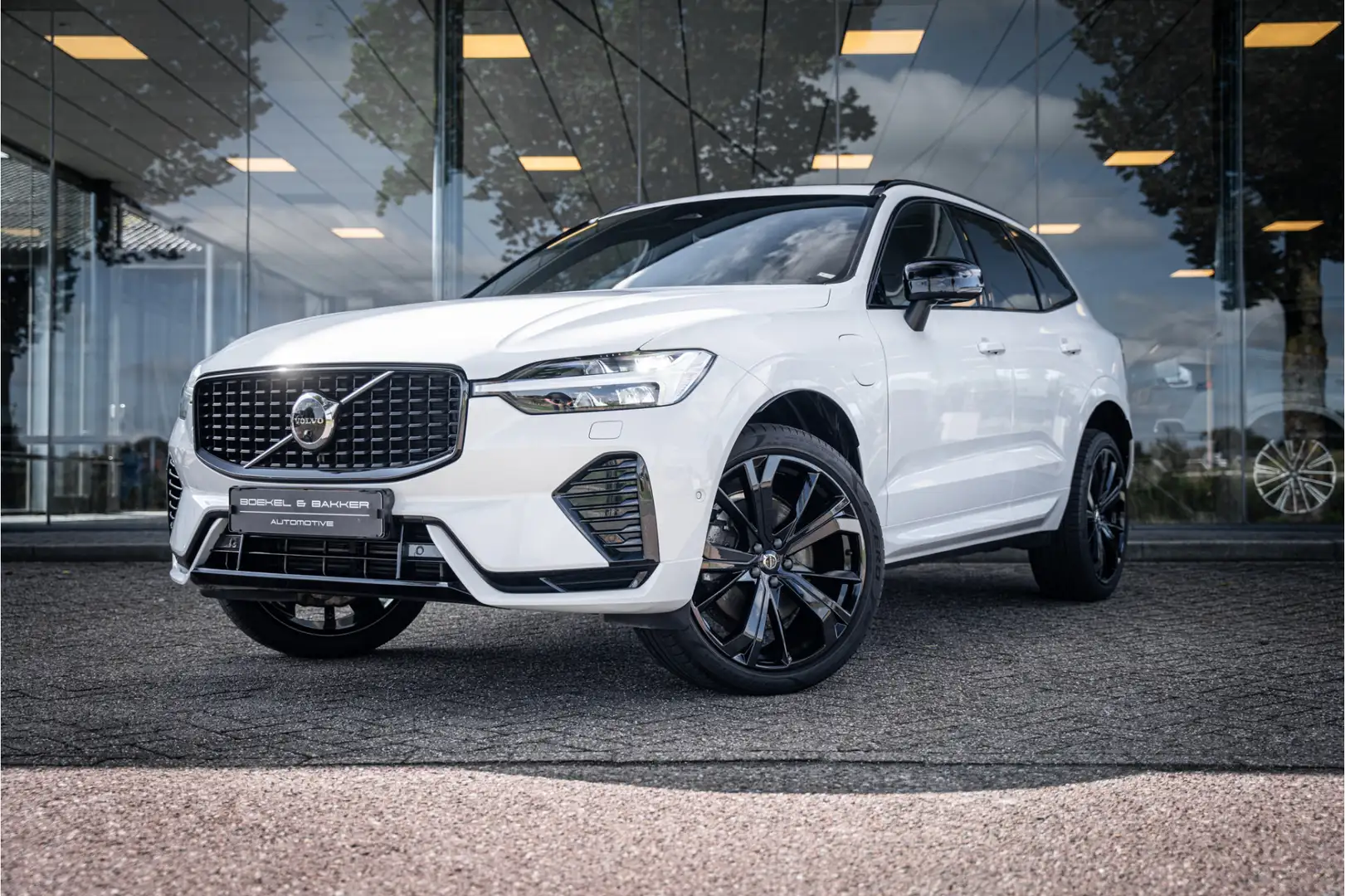 Volvo XC60 2.0 T6 Recharge AWD R-Design ** Luchtvering ** Pan Weiß - 1