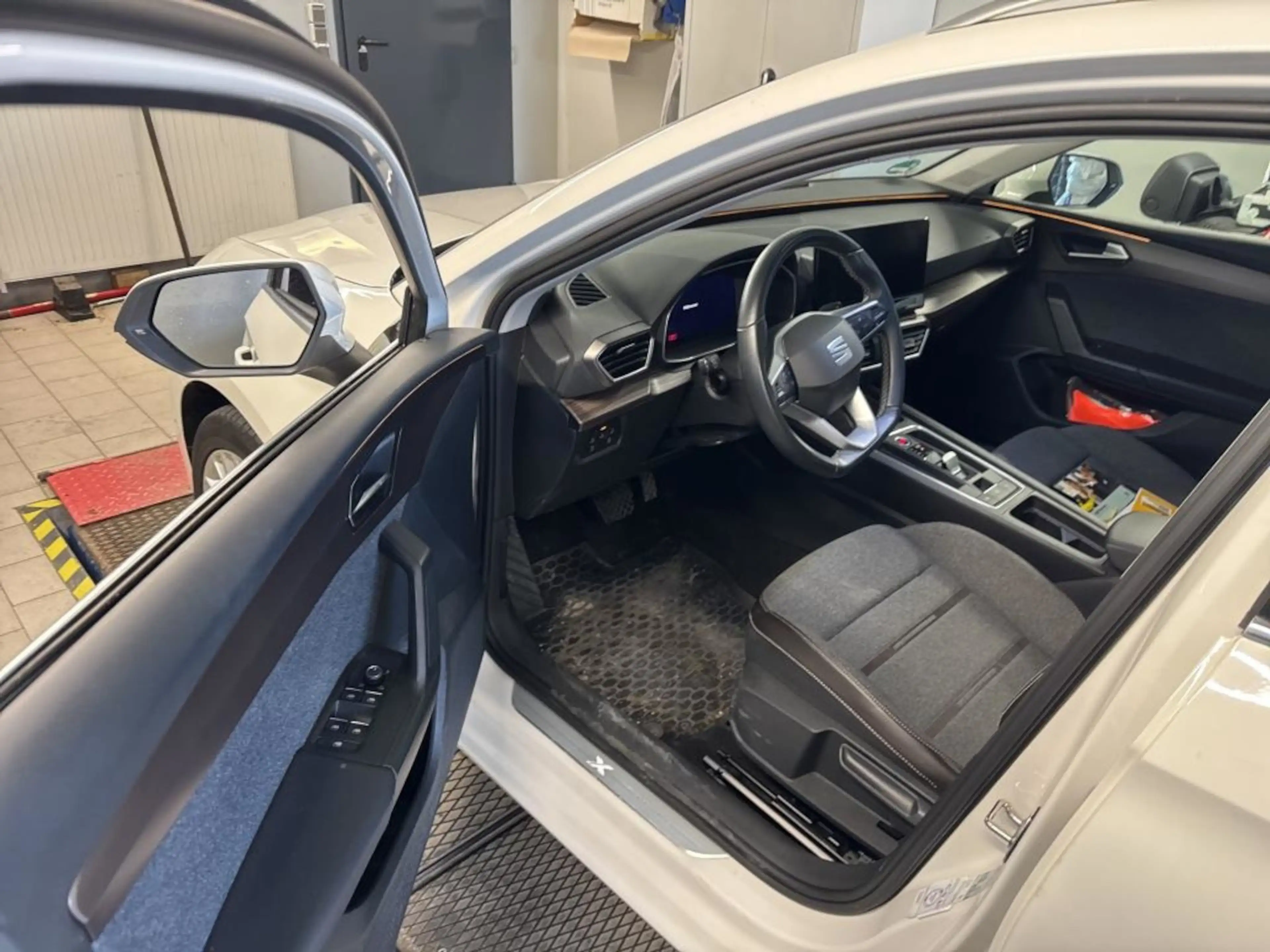 SEAT Leon 2.0 TDI DSG Xcellence *NAVI*ACC*AHK*KESSY* — photo 5