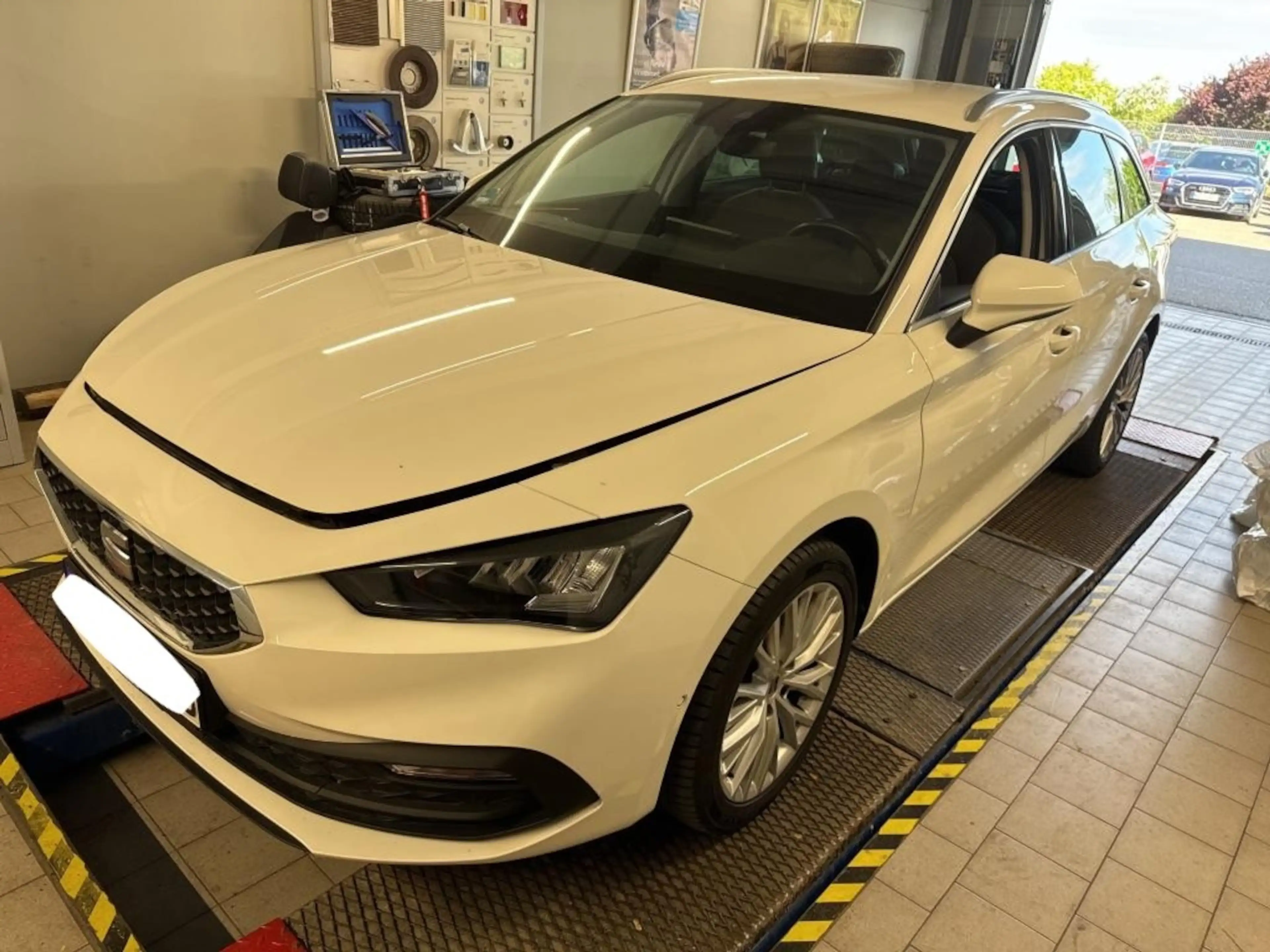 SEAT Leon 2.0 TDI DSG Xcellence *NAVI*ACC*AHK*KESSY*