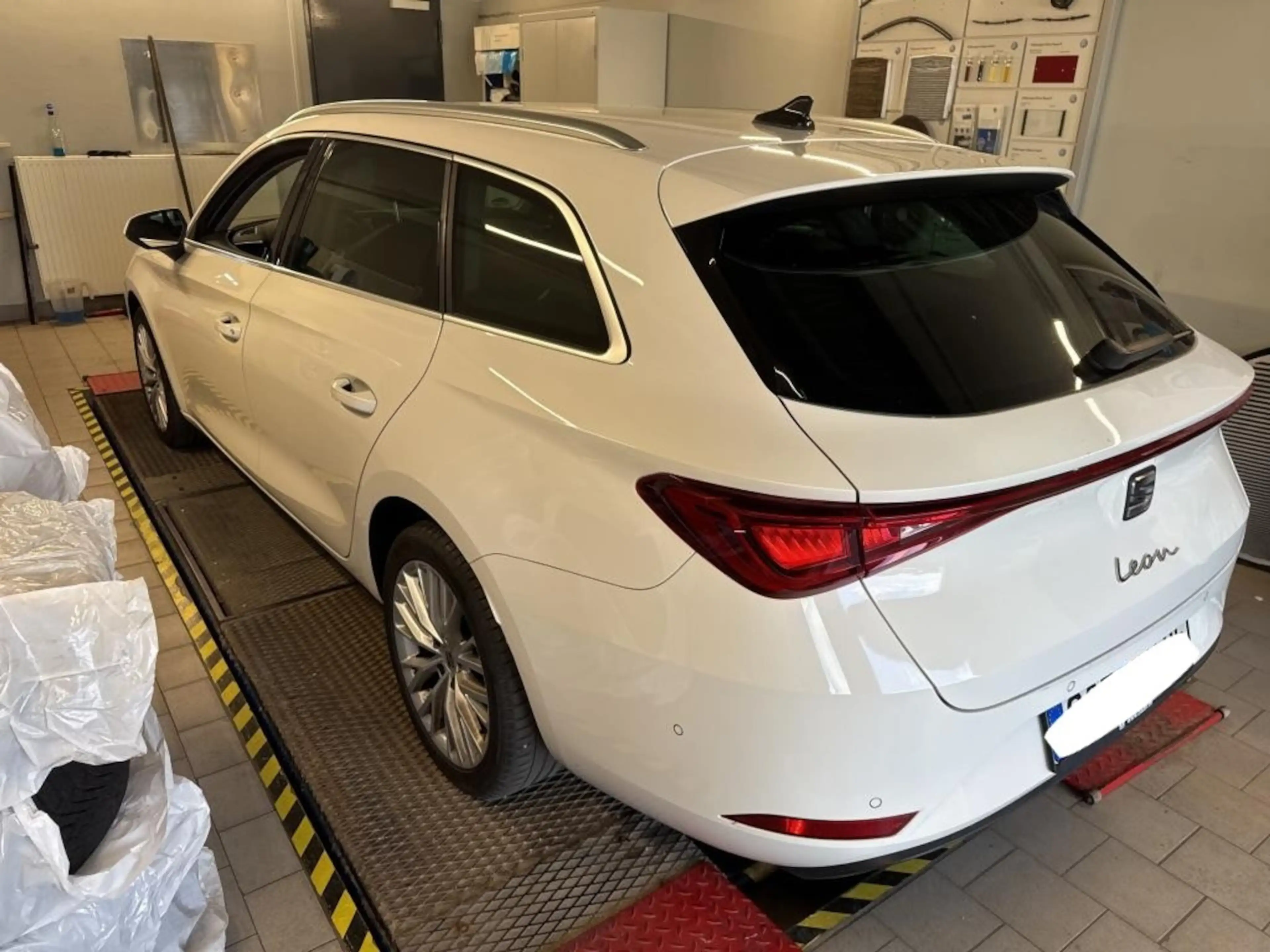 SEAT Leon 2.0 TDI DSG Xcellence *NAVI*ACC*AHK*KESSY* — photo 3