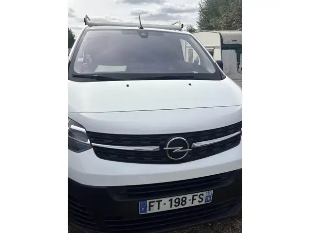Opel Vivaro view 2