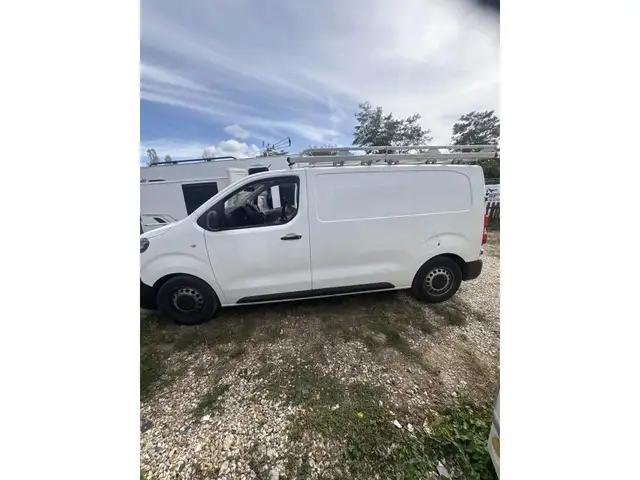 Opel Vivaro view 3