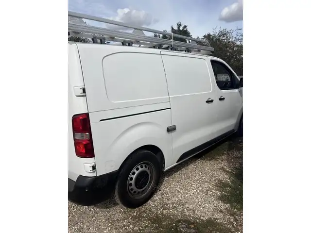 Opel Vivaro view 4