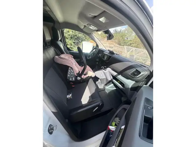 Opel Vivaro view 8