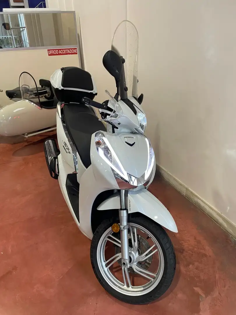 Honda SH 300 ABS - 1