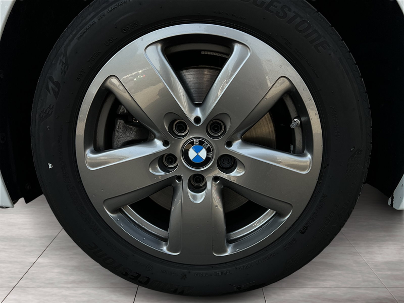 BMW 118 i Hatch Advantage DAB LED WLAN Tempomat Shz — photo 6