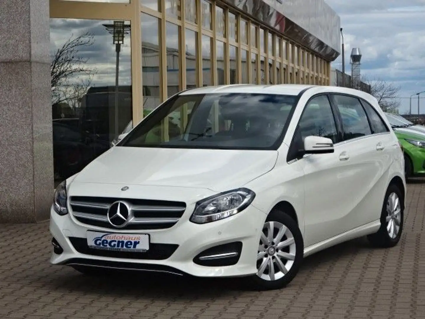 Mercedes-Benz B 180 Style 122PS AHK Navi ParkAssist Bianco - 2