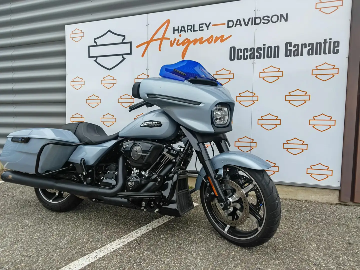 Harley-Davidson Street Glide Stříbrná - 2