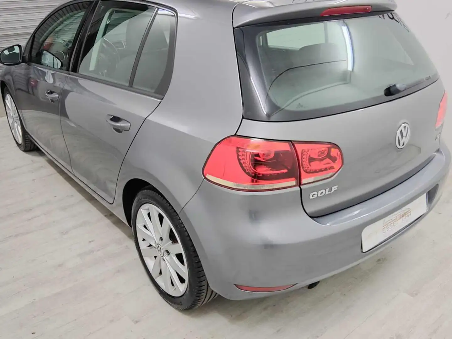 Volkswagen Golf 1.6 TDI DPF 5p. Comfortline Gris - 2