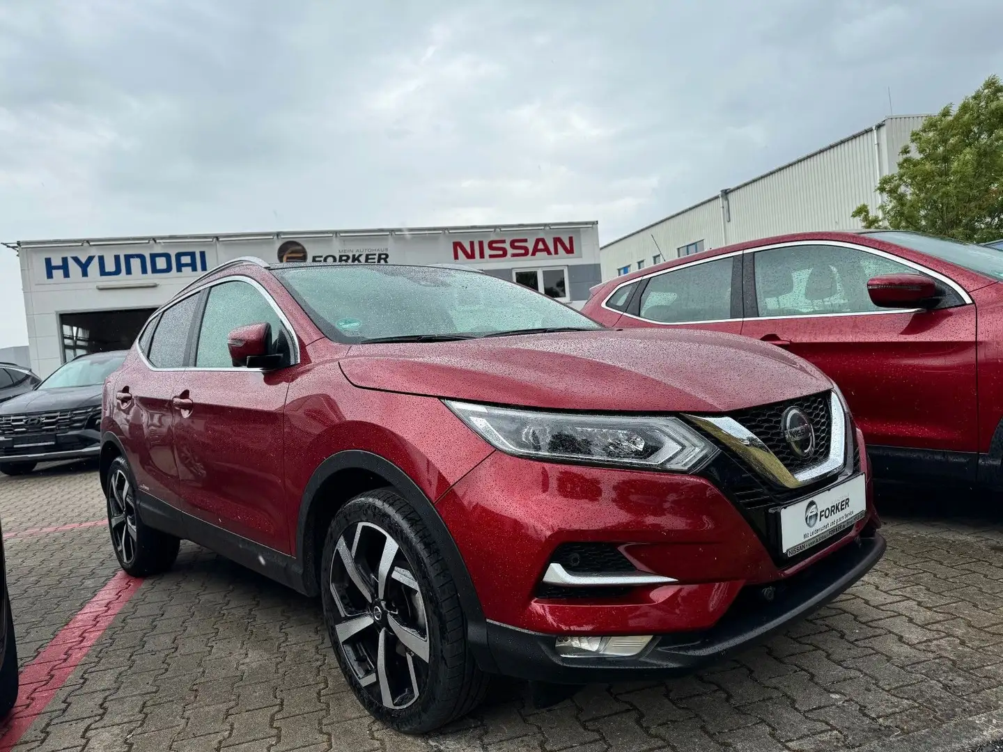 Nissan Qashqai 1.3 DIG-T AT Akari Pano Navi 360° LED Rouge - 2