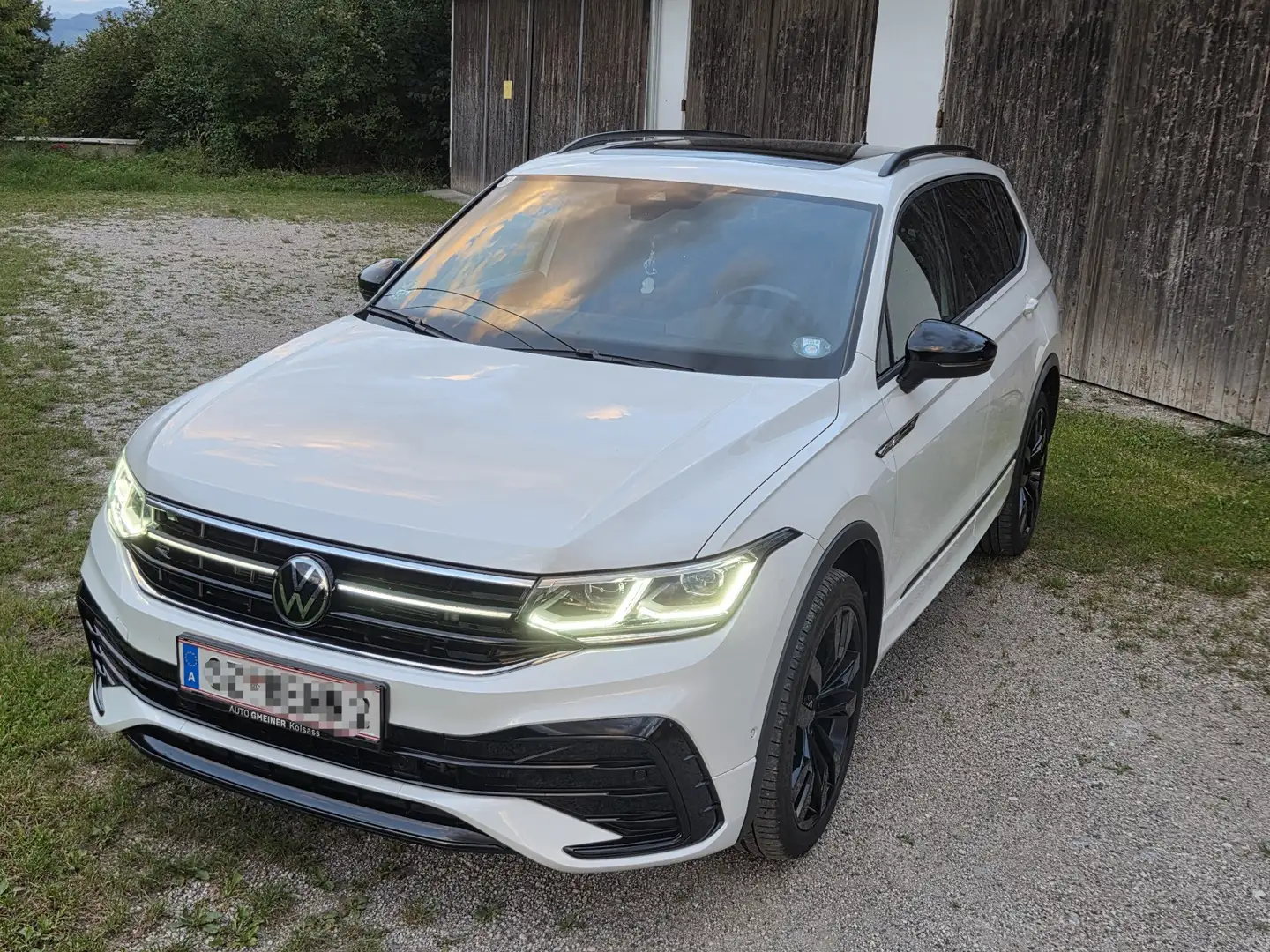 Volkswagen Tiguan Allspace 2,0 TDI SCR DSG 4Motion R-Line Weiß - 2