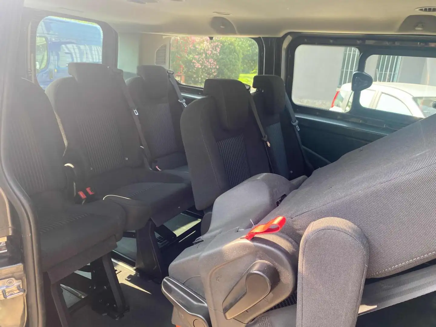 Ford Tourneo Custom 9 POSTI ARIA POSTERIORE  2.0 TDCi 130CV TAGLIANDAT Grigio - 2