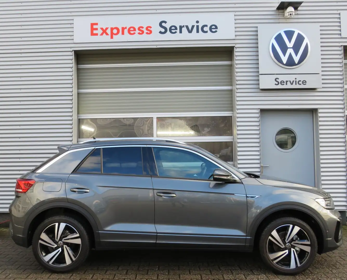 Volkswagen T-Roc 1.5 TSI DSG R-Line/Kamera/ACC/App-Connect/DAB+/LED Grijs - 1