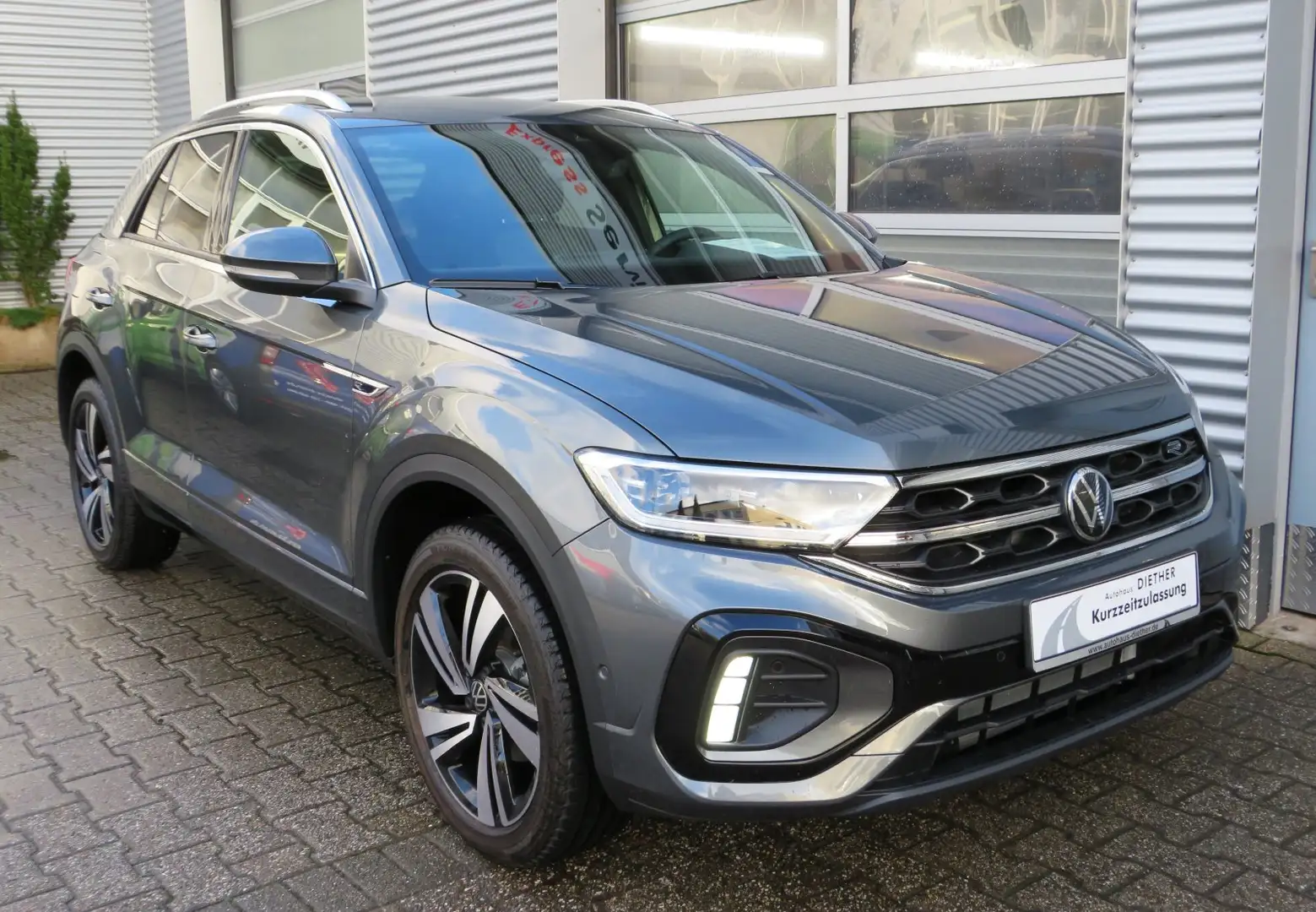 Volkswagen T-Roc 1.5 TSI DSG R-Line/Kamera/ACC/App-Connect/DAB+/LED Grijs - 2
