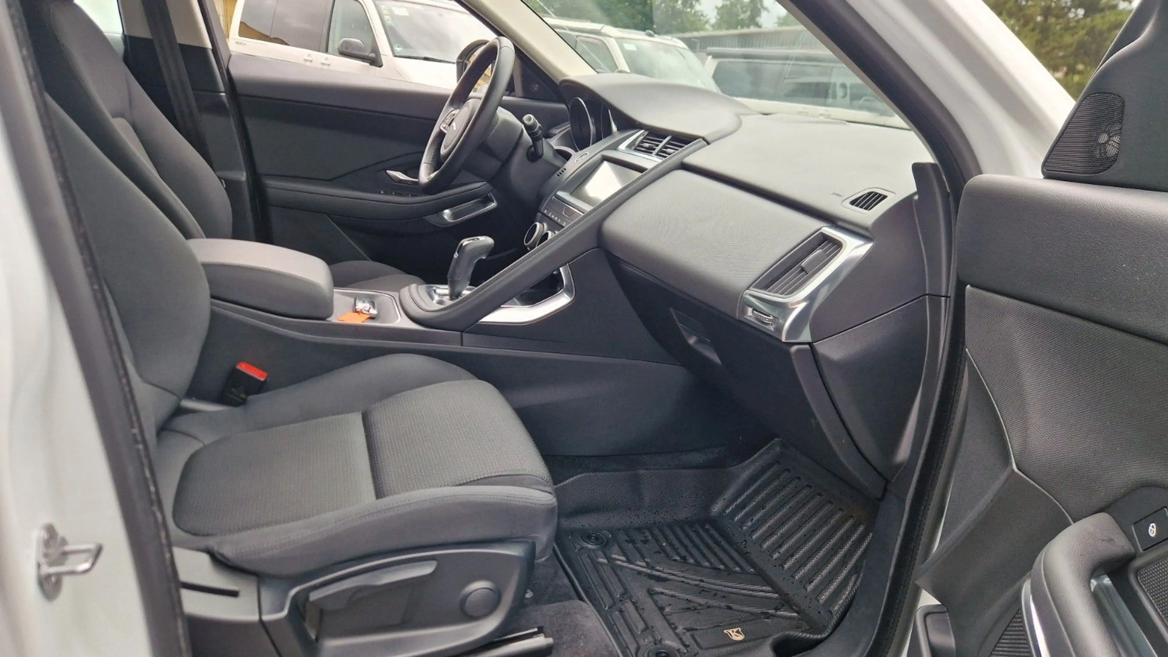 Jaguar E-Pace E-PACE AWD Kamera Navigation LED — photo 9