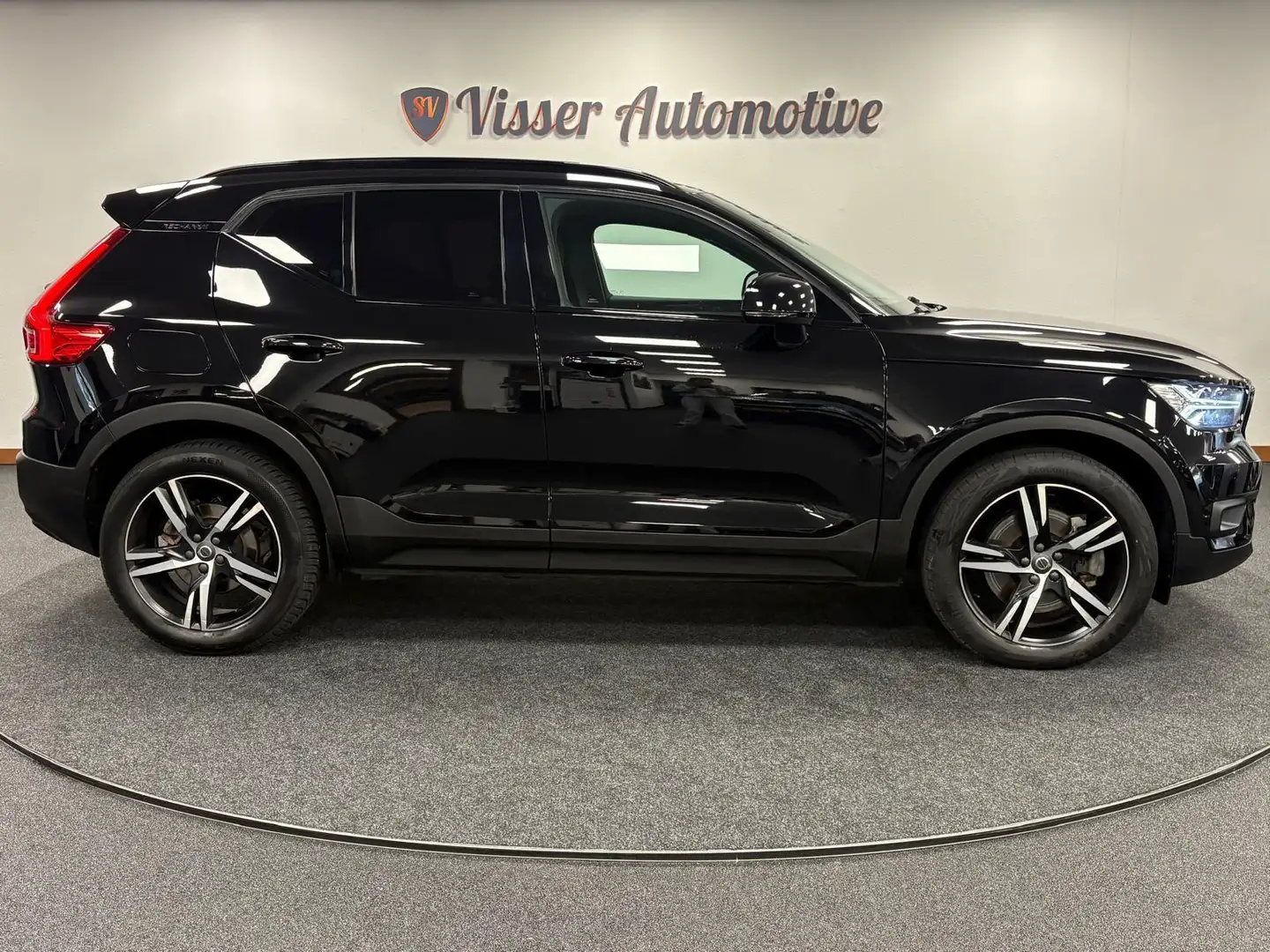 Volvo XC40 1.5 T5 Recharge*Plug-in*R-Design*Camera*Cruise-Con Zwart - 2