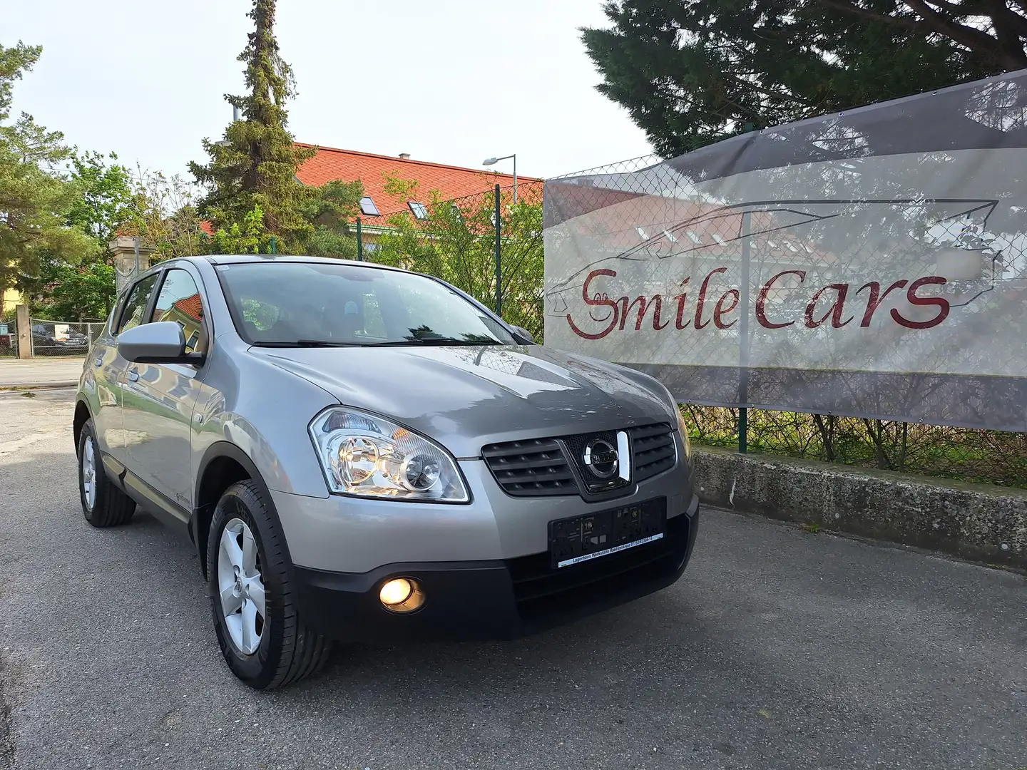 Nissan Qashqai 1,6 16V acenta 2WD Grau - 1