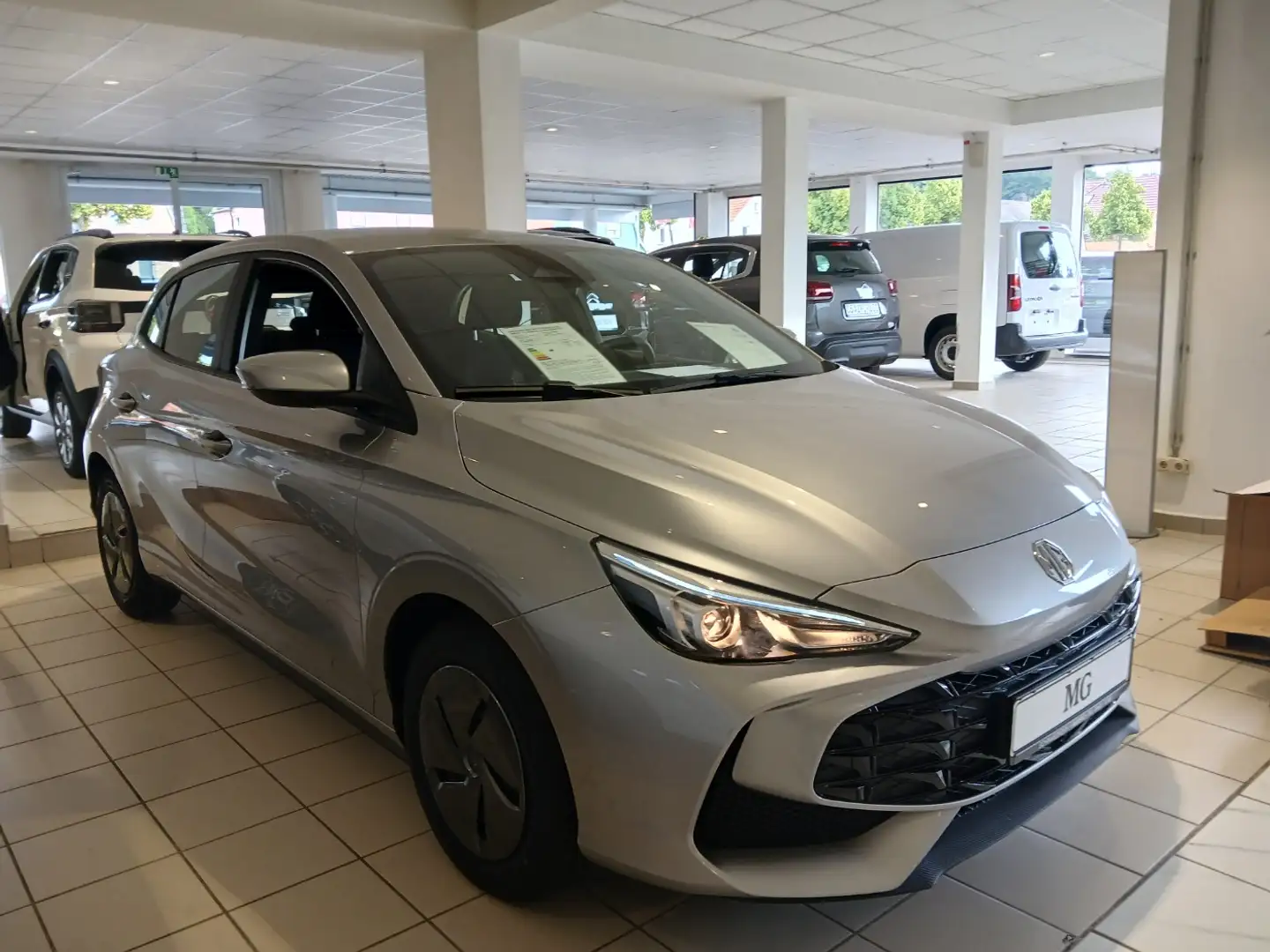 MG MG3 Standard Voll-Hybrid Zilver - 2