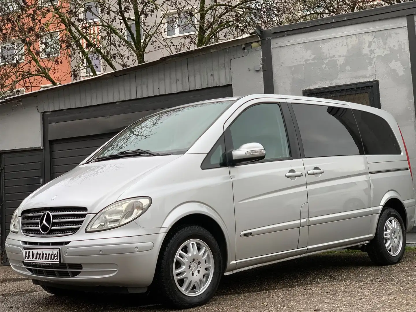 Mercedes-Benz Viano 2.2 CDI kompakt Aut 7 Sitze Teilleder AHK Argent - 1