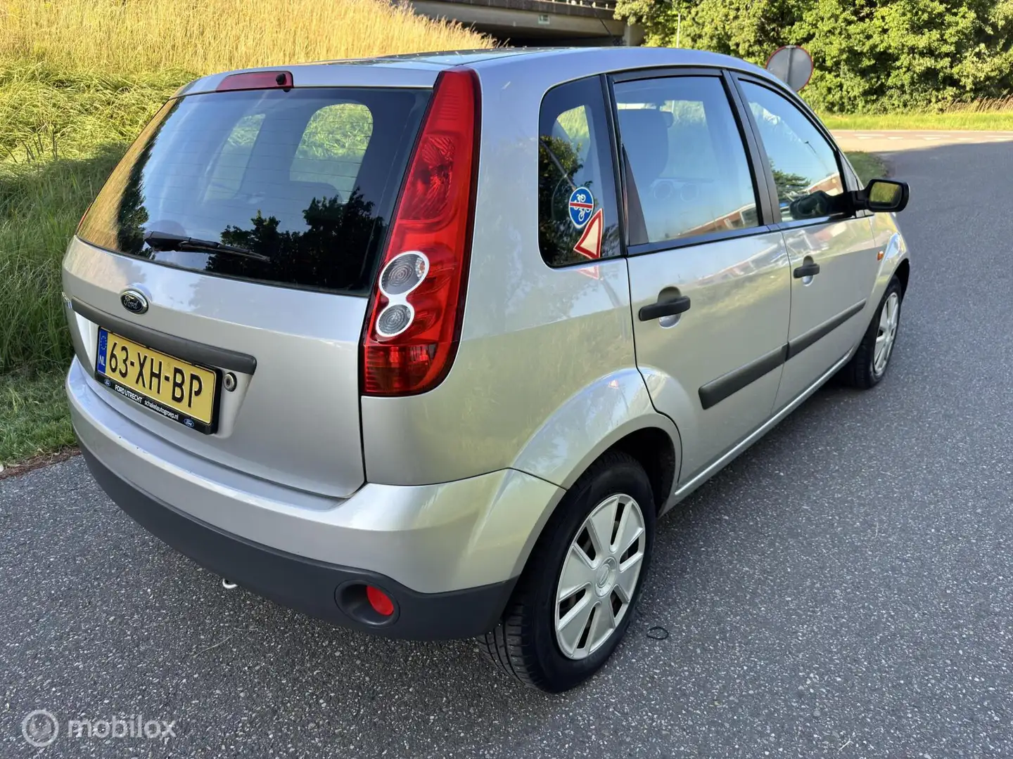 Ford Fiesta 1.3-8V Cool&Sound*NAP*NEW APK 07/26*ELEK. RAMEN Grijs - 2