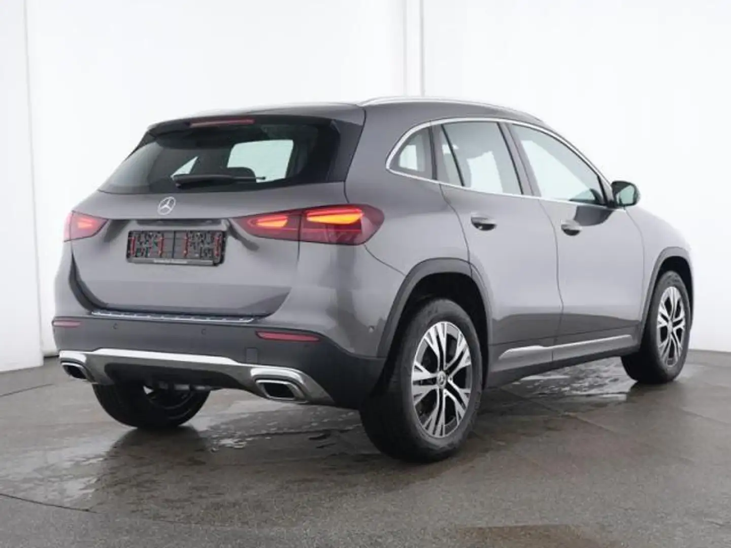Mercedes-Benz GLA 180 Automatic Sport Plus Gris - 2