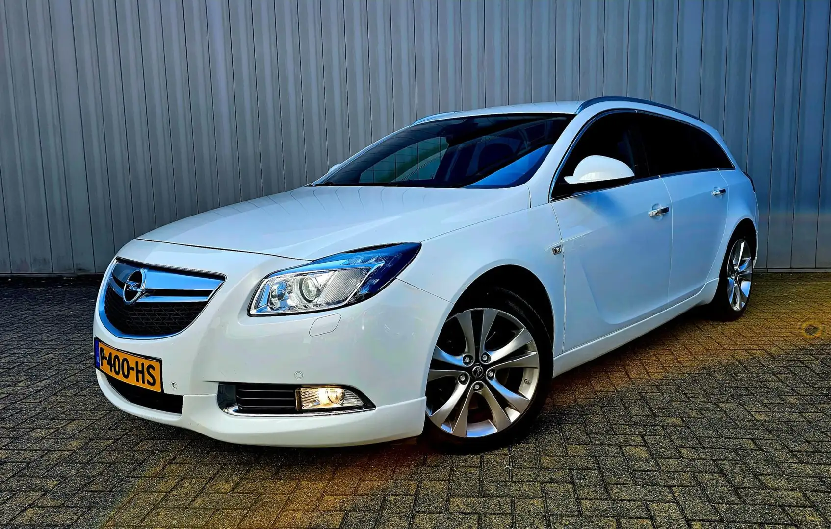 Opel Insignia Sports Tourer 2.8 T Cosmo 4x4 Full Opties Wit - 2