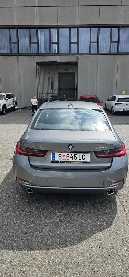 BMW 330 330 e xDrive Grau - 2
