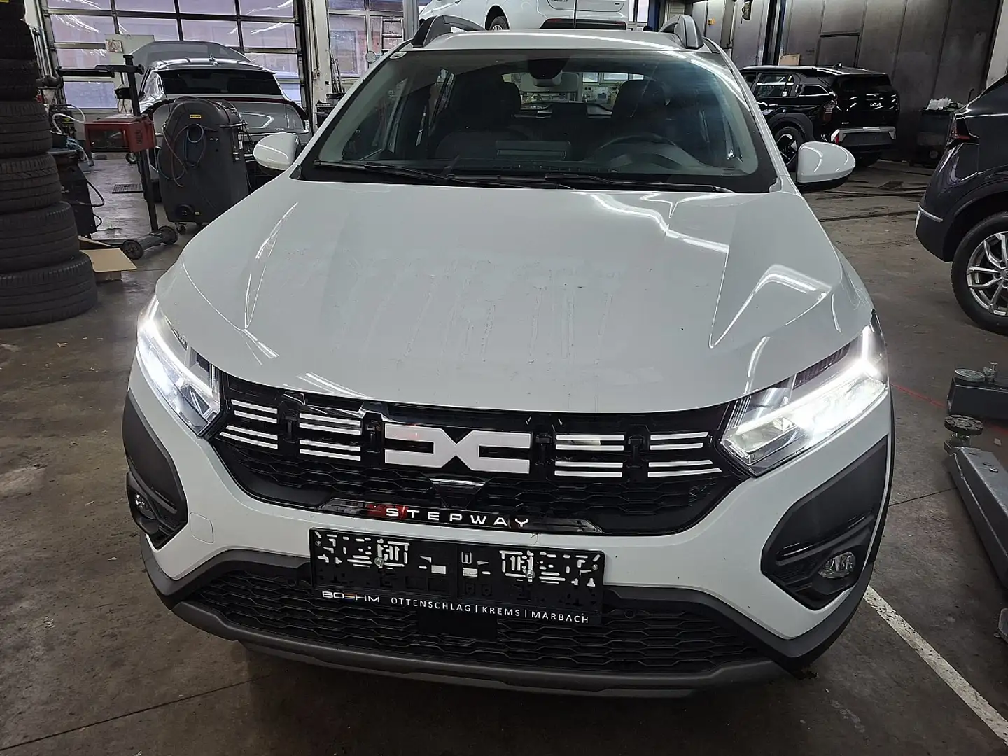 Dacia Sandero Stepway Expression TCe 90 Blanc - 1