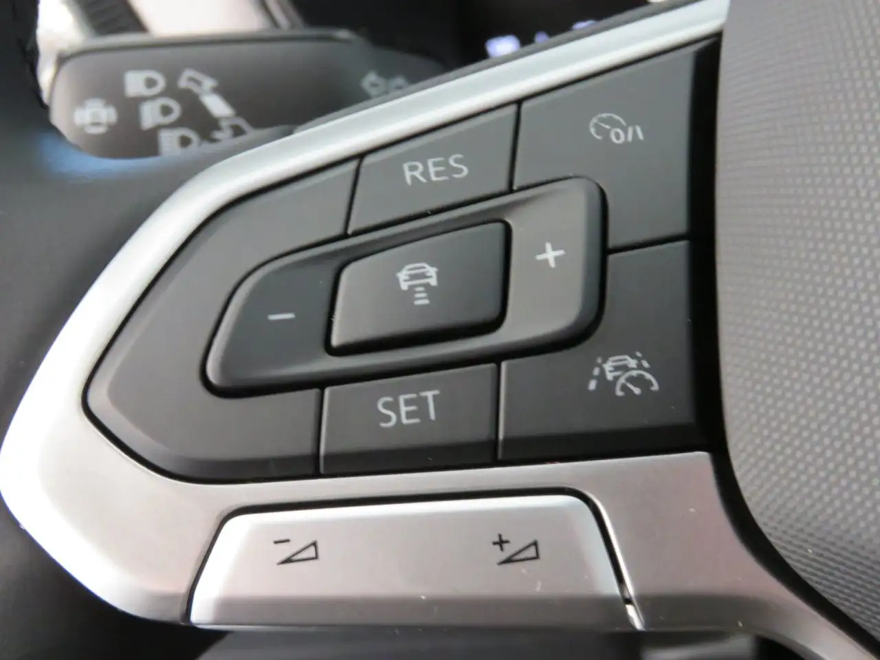 Volkswagen T-Cross Friends TSI 9