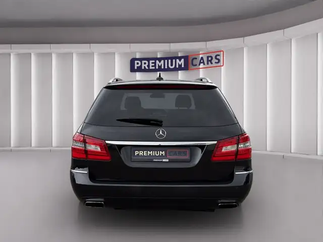 Mercedes-Benz E view 4