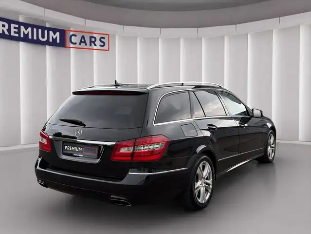 Mercedes-Benz E view 5