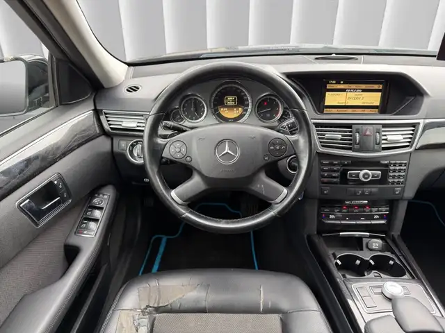 Mercedes-Benz E view 12