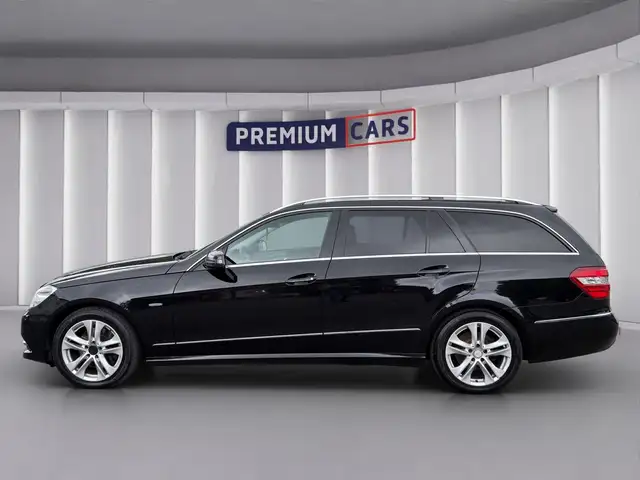 Mercedes-Benz E view 2